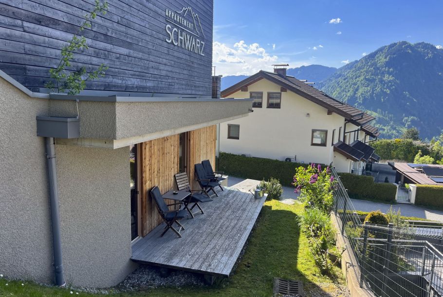 Waschmaschine und Trockner im Appartement Schwarz